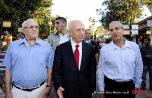 ישי שיבובסקי, משמאל